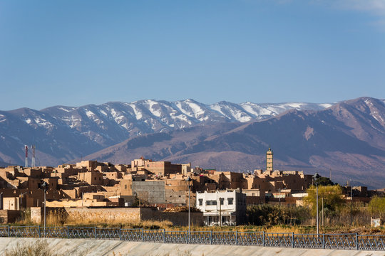 Cityscape of Midelt town in central Morocco between the High Atlas and Middle Atlas mountain ranges.