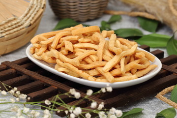 Snack chips, nuts and dried fruits