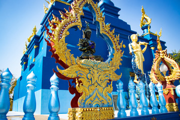 Obraz premium A beautiful view of Wat Rong Suea Ten, the Blue Temple at Chiang Rai, Thailand.