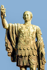 Fototapeta na wymiar Statue of Caesar in Rome