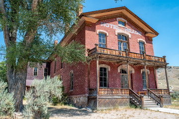 Fototapeta na wymiar Abandoned hotel in Montana ghost town
