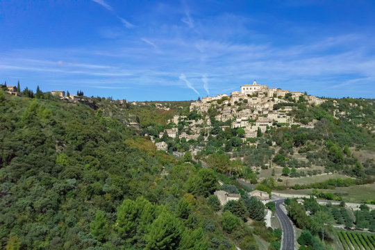 Fototapeta View on Gordes, a small typical town in Provence, France