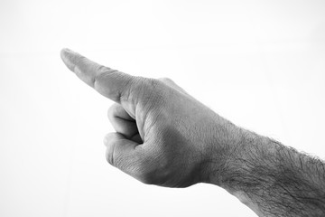 Mão masculina esticada  a apontar para longe preto e branco