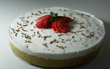 cheesecake with sliced ​​strawberries on a plate