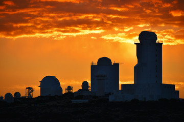 Zachód Słońca nad obserwatorium Teide - Teneryfa - obrazy, fototapety, plakaty