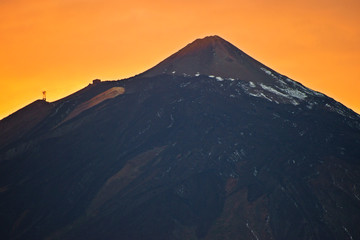 Wulkan Teide na Teneryfie podczas zachodu Słońca