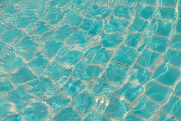 Fototapeta na wymiar Light reflected in the pool