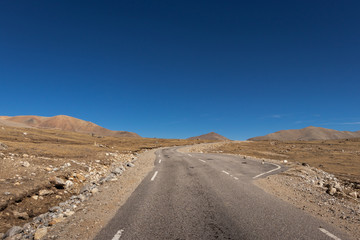Fototapeta na wymiar isolated picturesque tarmac road in himalaya mountain