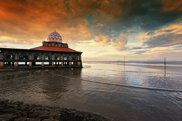 Fototapeta premium Beautiful mosque at sunset. Alhussain mosque, located in Kuala perlis, Malaysia.