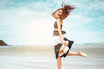 Happy asian women with holding hat running and jump joyfully enjoy life on the beach vacation. beach, summer, liftstyle, positive mood, travel, relax concept..