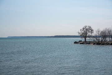 Fototapeta premium Beautiful Waterfront Landscape with clear blue skies 