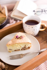 charlotte pie with apples