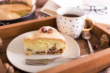 charlotte pie with apples