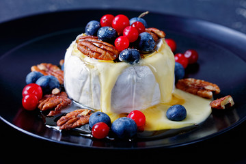 Easy appetizer: whole baked soft mold cheese