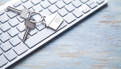 House keys on the computer keyboard.