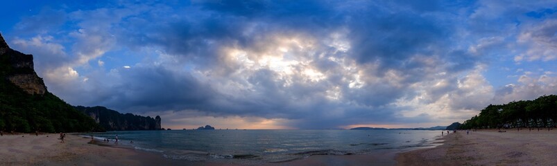 Fototapeta premium sunset over the sea