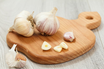 Ripe garlic heads on a wooden cutting board