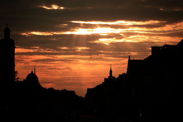 Obraz premium sunset over the city