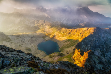 Dolina Pięciu Stawów Polskich w Tatrach, widok z masywu Świnicy © Piotr Gołębniak