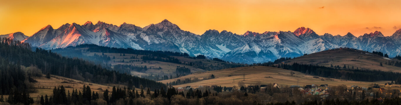 Fototapeta Panorama Tatr o wschodzie słońca, widok z Obłazowej Skały