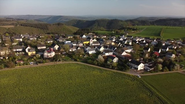 bl&uuml;hende Kirchb&auml;ume bei Dohr, Eifel, Rheinland-Pfalz, Deutschland