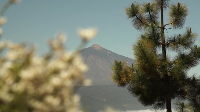 Vista volcano Teide con movimiento de c&agrave;mara y desenfoque 