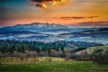 Obraz na płótnie Canvas Wiosenna panorama Tart z okolic Czorsztyna