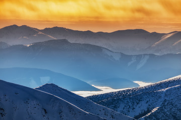 Widok z Kasprowego Wierchu na szczyty słowackich Tatr