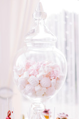 Fototapeta na wymiar Vase with pink marshmallows