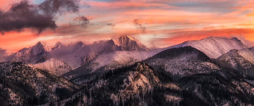 Fototapeta Zimowe Tatry Wysokie po zachodzie słońca, widok z Rusinowej Polany