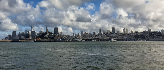 Vue panoramique de San Francisco prise en mer
