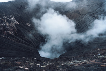 Obraz premium Photo of smoke volcano crater on Java island