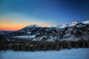 Panorama na Tatry Wysokie z Rusinowej Polany po zachodzie słońca