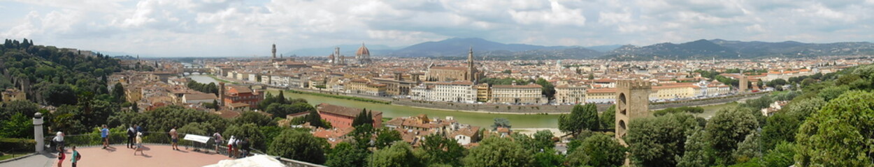 Fototapeta na wymiar Panoramic view over the beautiful city of Florence, Italy 