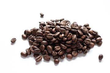 The isolated scattered coffee beans 