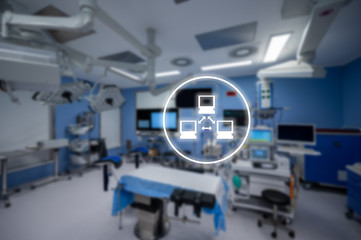Operationssaal mit einem Symbol zur Vernetzung von Medizintechnik und IT
