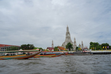 Naklejka premium templo wat arum de Bangkok