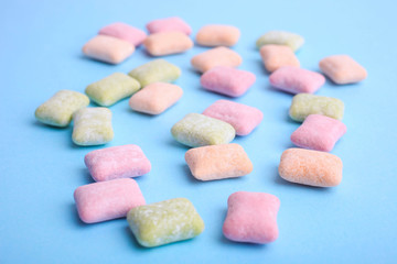 Pads of multi-colored chewing gum