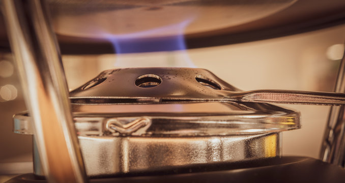 Rechaud mit Flamme - Brennendes Rechaud