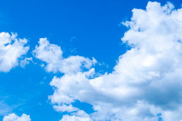 Obraz na płótnie Canvas Beautiful blue sky with clouds