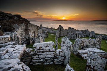 tramonto incantevole sulle isole Orcadi