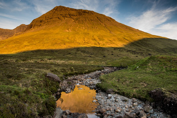 Tutto si colora di ora in questa fotografia © Luca Nannini