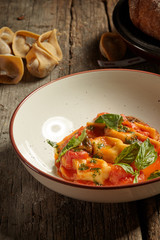 farfalle pasta tomato sauce chicken basil