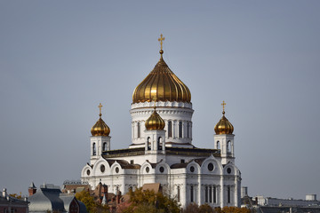 Fototapeta na wymiar The majestic white Cathedral of Christ the Savior in Moscow in the afternoon