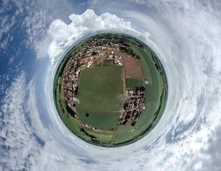 Nuvens ao Redor do Planeta  © Geone