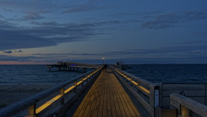 Obraz premium Blaue Stunde blue hour Heiligenhafen