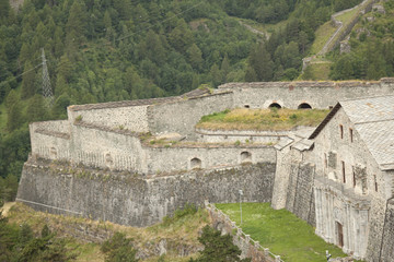 Fototapeta na wymiar Fortezza del borgo storico di Fenestrelle Torino