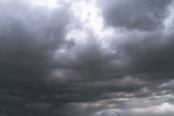 Obraz premium gray sky with threatening stomy clouds 