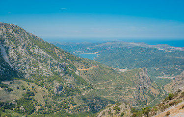 Fototapeta na wymiar mountain view of the sea and lake