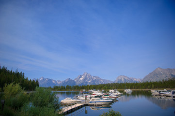 Obraz premium lake and mountains, boats on the water, Jenny Lake, Montana Lake